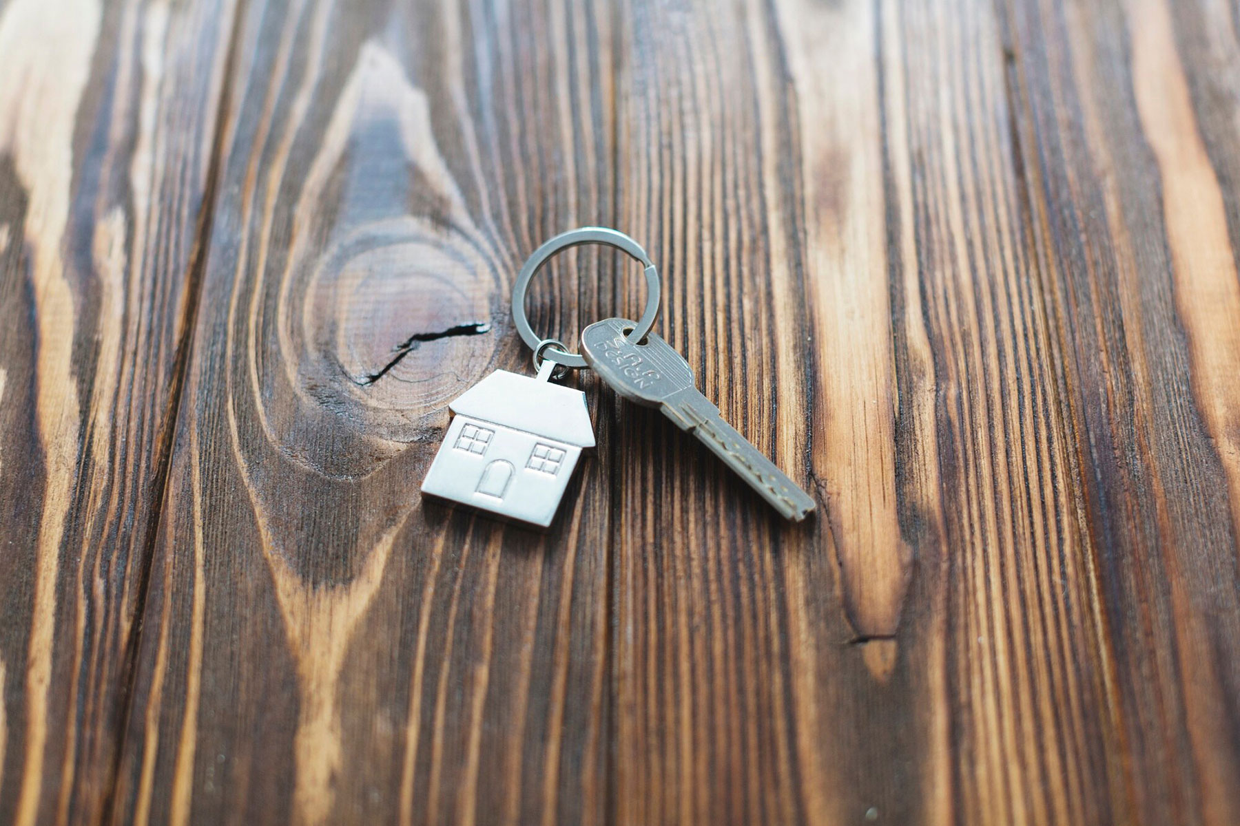Airbnb : tranquillité de l’immeuble et boite à clés placée dans une boite aux lettres partie privative